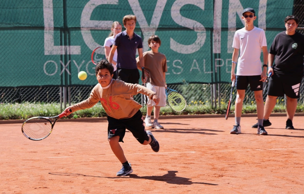 Village Camps International Summer Camp Leysin, Switzerland 2025-08-09 https://www.villagecamps.com/journals_admin/images/2615-7351-tennis 7.jpg